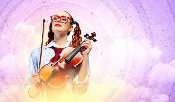 Young woman violinist — Stock Photo, Image