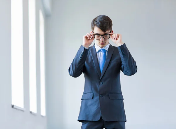 Joven empresario exitoso — Foto de Stock