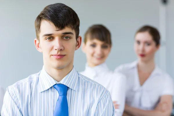 Joven hombre de negocios sonriente — Foto de Stock