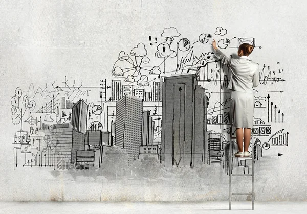 Businesswoman drawing on wall — Stock Photo, Image