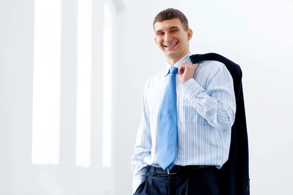 Ο άνθρωπος των επιχειρήσεων στο κοστούμι χαμογελώντας — Φωτογραφία Αρχείου