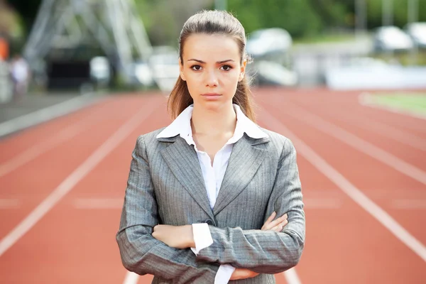 Femme d'affaires au stade athlétique — Photo