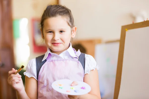 Carino ragazza pittura — Foto Stock