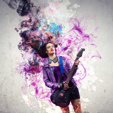 Rock tutkulu kız siyah kanatlı