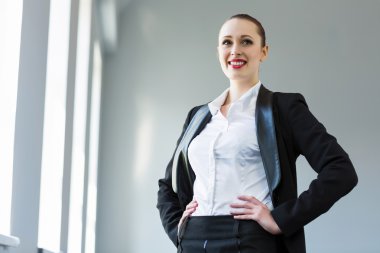 Kendine güvenen iş kadını
