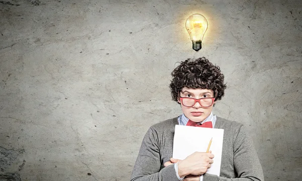 Young man with papers and light bulb — Stock Photo, Image