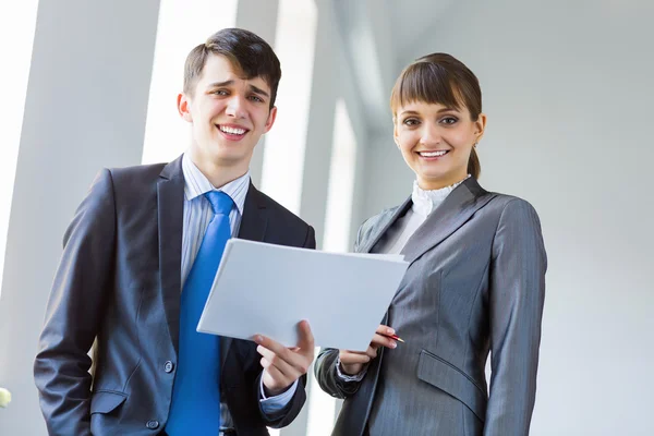 Geschäftsleute am Werk — Stockfoto