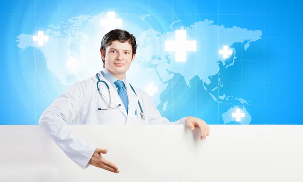 Medico con banner in bianco — Foto Stock