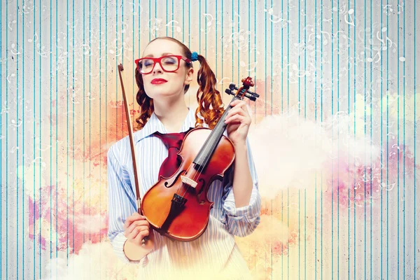 Fiatal nő hegedűművész — Stock Fotó