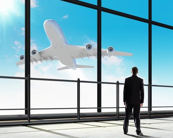 Homme d'affaires à l'aéroport — Photo