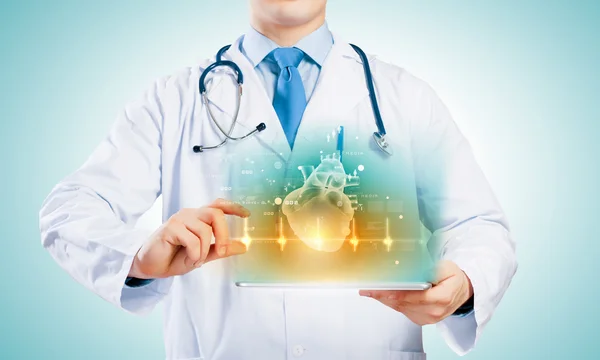 Läkare med TabletPC — Stockfoto
