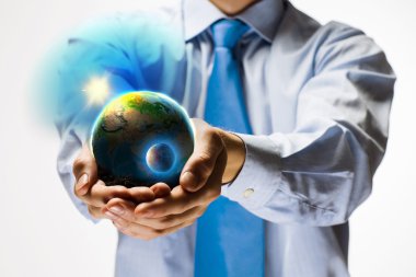 dünya gezegen ellerinde