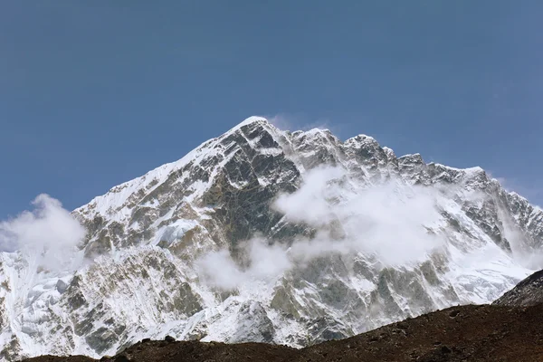 Montañas nevadas —  Fotos de Stock