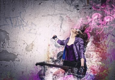 Rock tutkulu kız siyah kanatlı