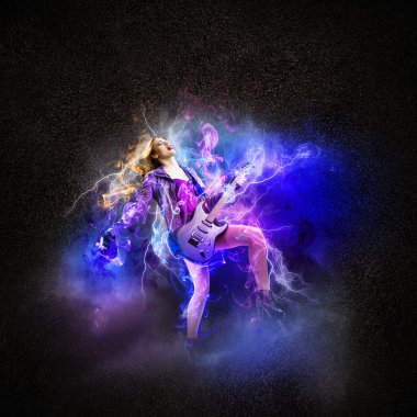 Rock tutkulu kız siyah kanatlı