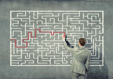 iş adamı çözme labirent sorunu