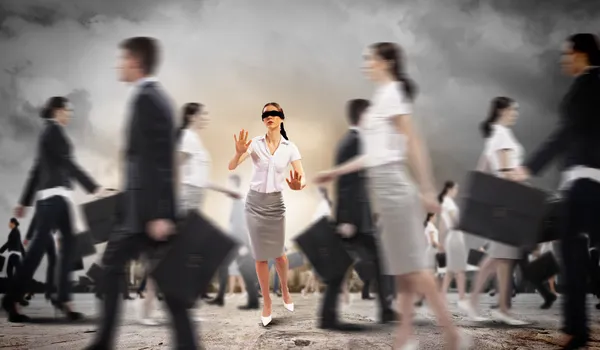 Businesswoman in blindfold among group of people — Stock Photo, Image