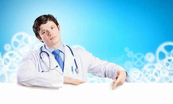 Doctor con banner en blanco — Foto de Stock