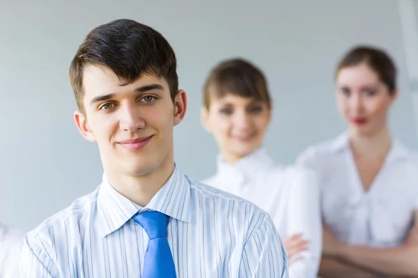 Joven hombre de negocios sonriente —  Fotos de Stock