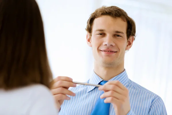 Joven hombre de negocios — Foto de Stock