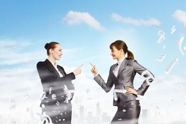 Two businesswomen arguing — Stock Photo, Image