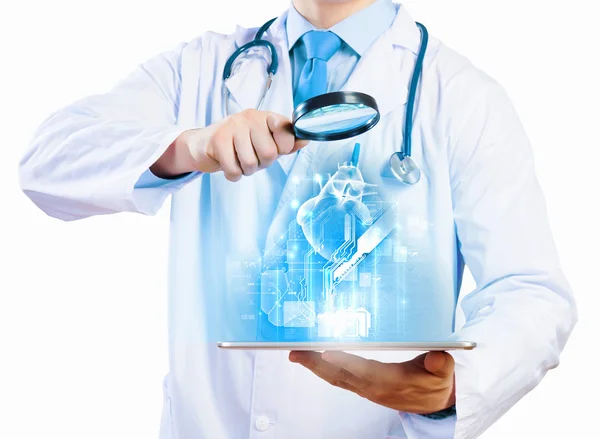 Läkaren håller TabletPC — Stockfoto