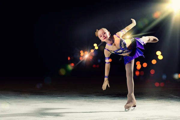 Little girl figure skating — Stock Photo, Image