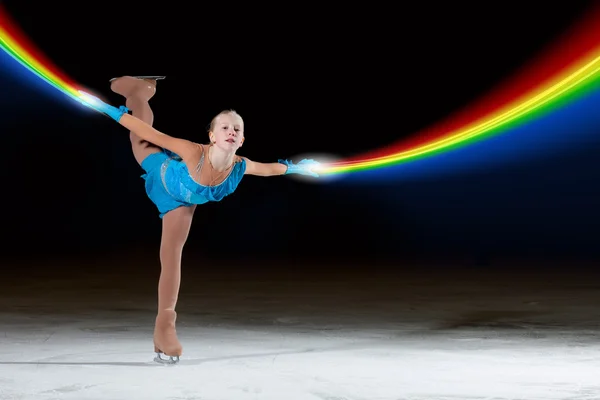 Little girl figure skating — Stock Photo, Image