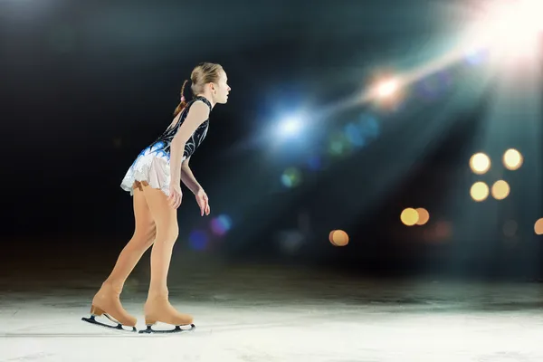 Menina figura patinação — Fotografia de Stock
