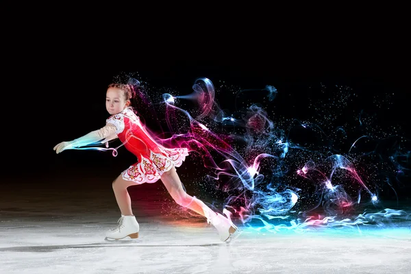 Weinig meisje kunstschaatsen — Stockfoto