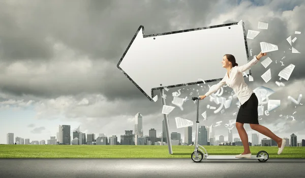 Businesswoman riding a scooter — Stock Photo, Image