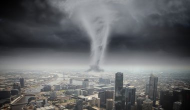 Tornado şehir üzerinde