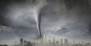 Tornado şehir üzerinde