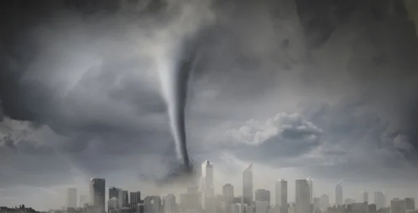 Tornado boven stad — Stockfoto