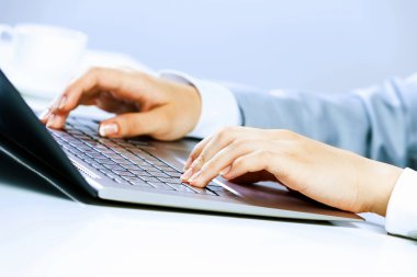 iş yerinde iş kadını