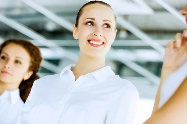 Mujeres en la presentación — Foto de Stock