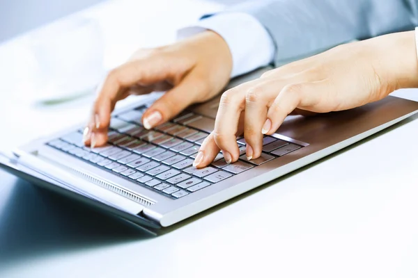 Geschäftsfrau bei der Arbeit — Stockfoto