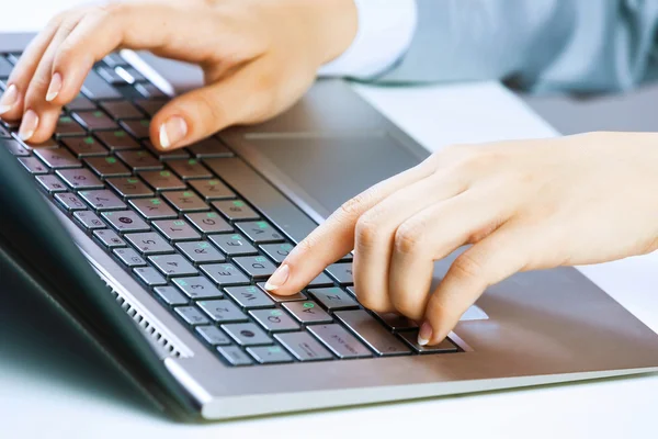 Zakenvrouw op het werk — Stockfoto