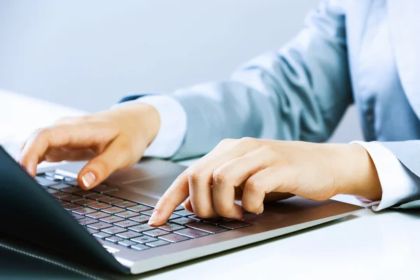 Empresaria en el trabajo — Foto de Stock