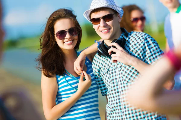 Pareja joven — Foto de Stock