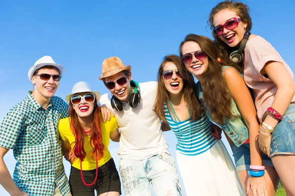 Grupo de jóvenes — Foto de Stock