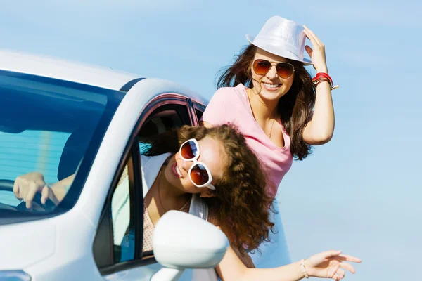 Vrouwen in auto — Stockfoto