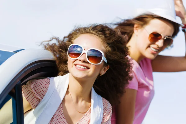 Vrouwen in auto — Stockfoto