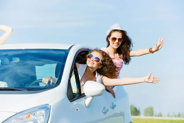 Perempuan di dalam mobil — Stok Foto