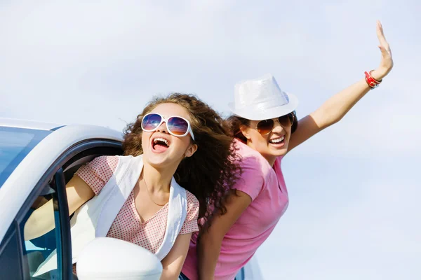 Frauen im Auto — Stockfoto