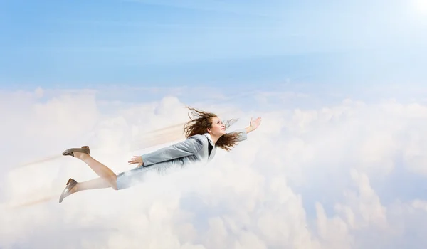 Super-mulher voadora — Fotografia de Stock