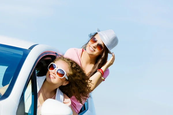 Vrouwen in auto — Stockfoto