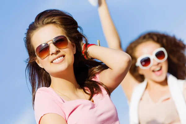 Frauen im Auto — Stockfoto