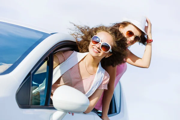 Frauen im Auto — Stockfoto