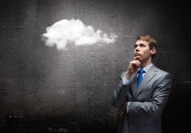 bir fikir üzerinde düşünüyorum